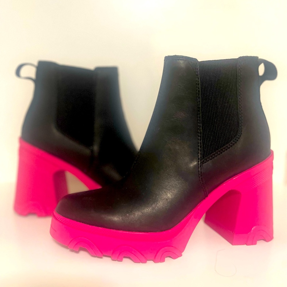 Gently used Sorel boots